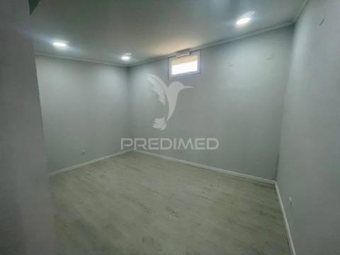 Moradia totalmente remodelada - setúbal