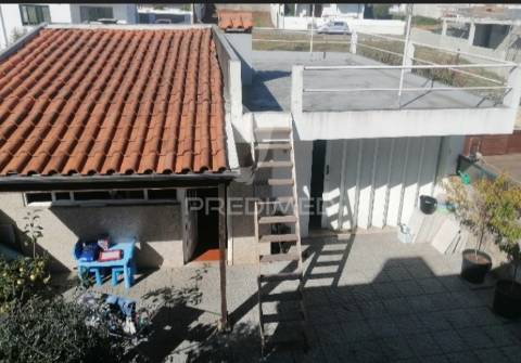 Moradia v3 em perosinho