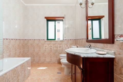 Apartamento t3 para arrendamento a 1 150 €