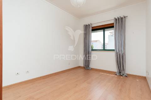 Apartamento t3 para arrendamento a 1 150 €