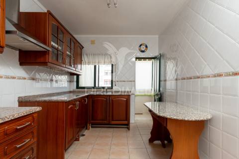 Apartamento t3 para arrendamento a 1 150 €