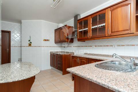 Apartamento t3 para arrendamento a 1 150 €