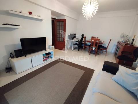 Apartamento perto da urbanização da anta