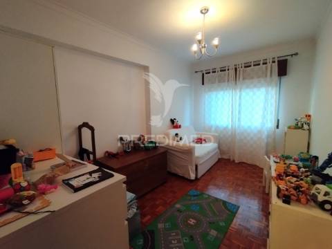 Apartamento perto da urbanização da anta