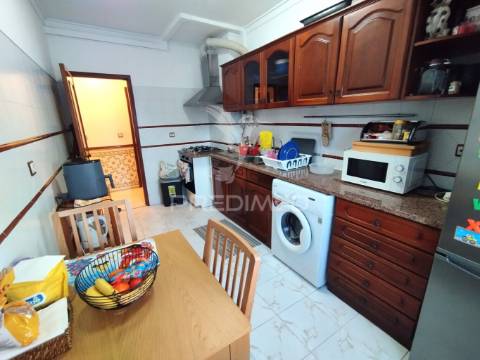 Apartamento perto da urbanização da anta