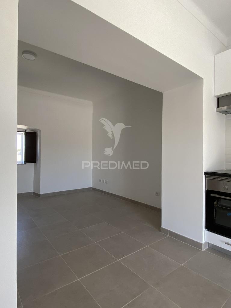 Moradia t2 com logradouro, remodelada, em são brás dos matos, alandroal