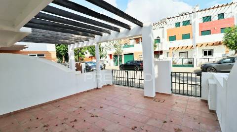 Moradia t3 em olhão – conforto em urbanização de qualidade