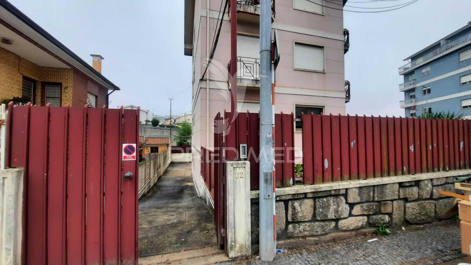 T1+1 de 3 frentes à venda em gondomar