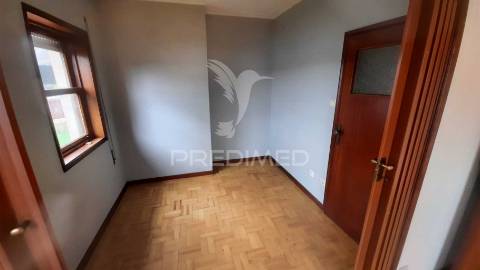 T1+1 de 3 frentes à venda em gondomar