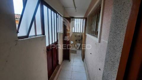 T1+1 de 3 frentes à venda em gondomar