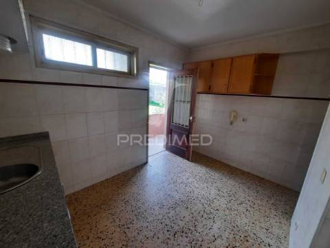 T1+1 de 3 frentes à venda em gondomar