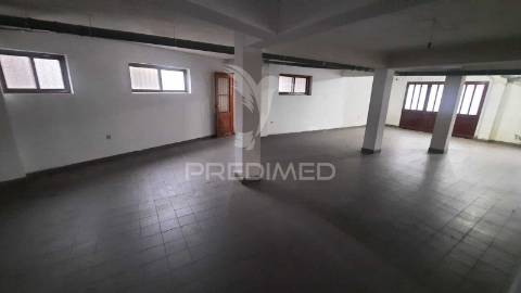 T1+1 de 3 frentes à venda em gondomar