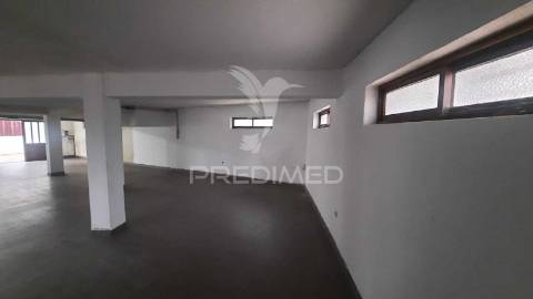T1+1 de 3 frentes à venda em gondomar