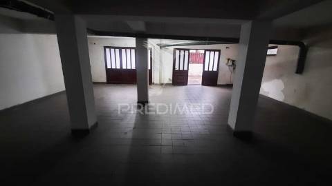 T1+1 de 3 frentes à venda em gondomar