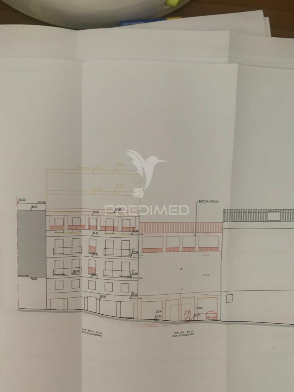Prédio urbano em fase de construção