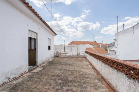 Grande moradia no centro do torrão