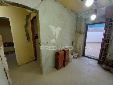 T2 com terraço privativo completamente remodelado