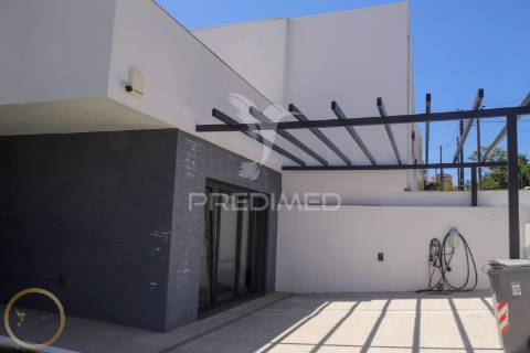 Moradia isolada t4 granjas novas