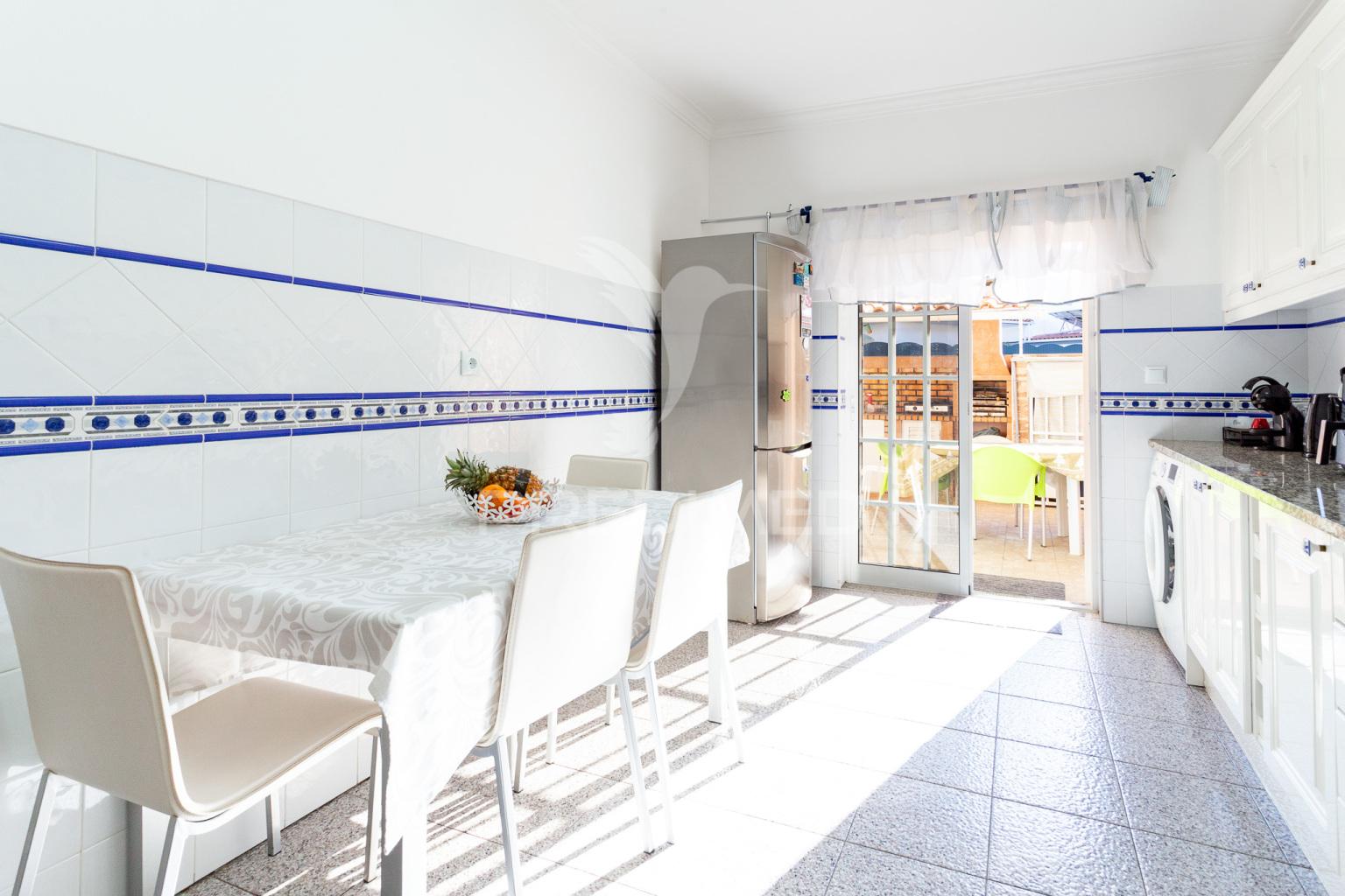 Vende, moradia t3 garagem e sótão – pinhal de frades