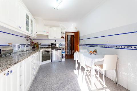 Vende, moradia t3 garagem e sótão – pinhal de frades