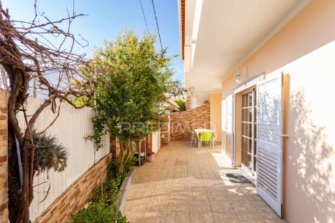 Vende, moradia t3 garagem e sótão – pinhal de frades