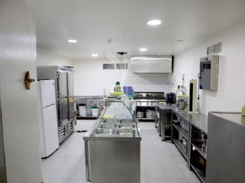 Trespasse de negócio com vários espaços comerciais