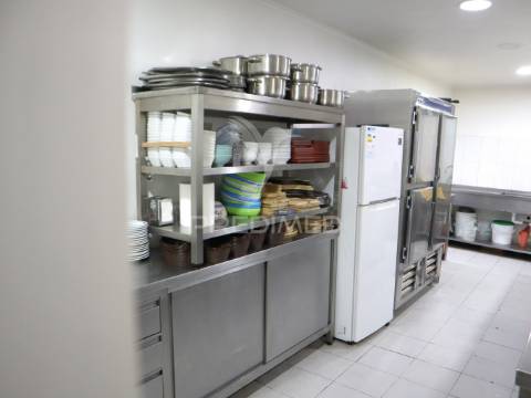 Trespasse de negócio com vários espaços comerciais