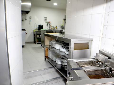 Trespasse de negócio com vários espaços comerciais