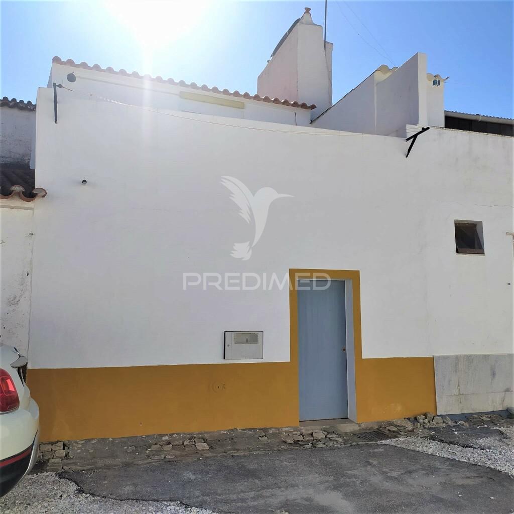 Moradia r/c e 1º andar em sousel