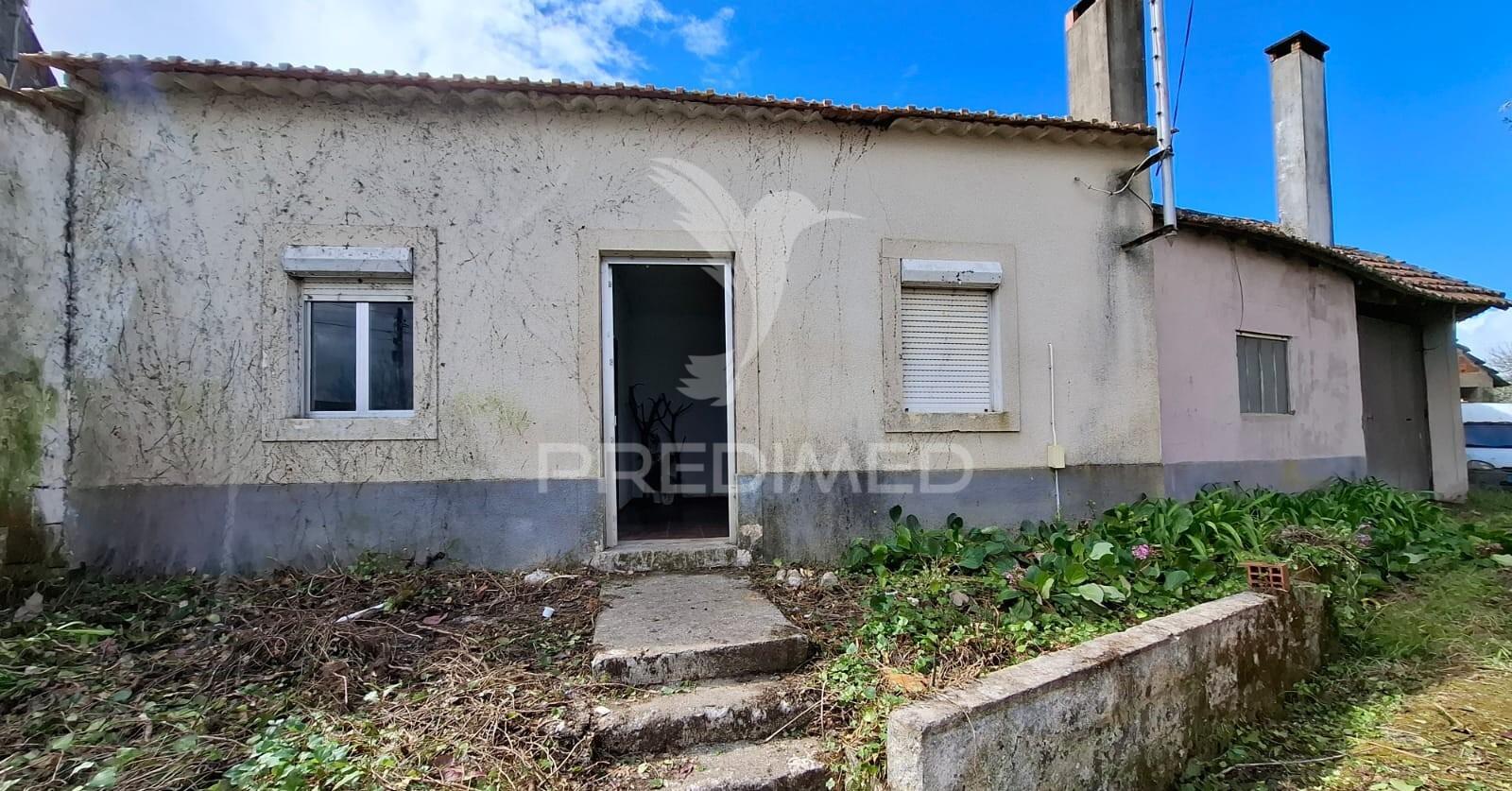 Moradia t2 em arneiro das milhariças, santarém.