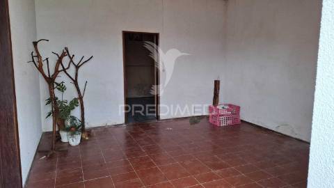 Moradia t2 em arneiro das milhariças, santarém.