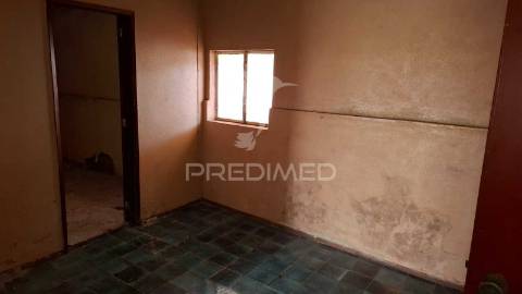 Moradia t2 em arneiro das milhariças, santarém.