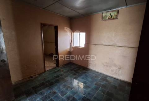 Moradia t2 em arneiro das milhariças, santarém.