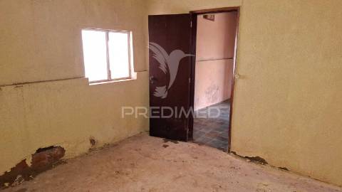 Moradia t2 em arneiro das milhariças, santarém.