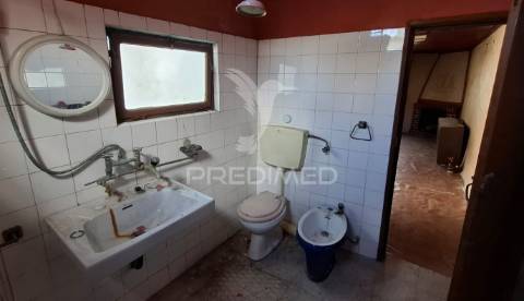 Moradia t2 em arneiro das milhariças, santarém.