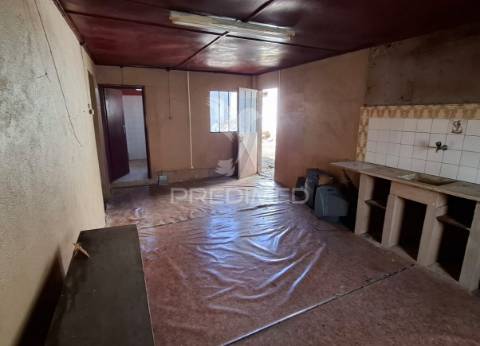 Moradia t2 em arneiro das milhariças, santarém.