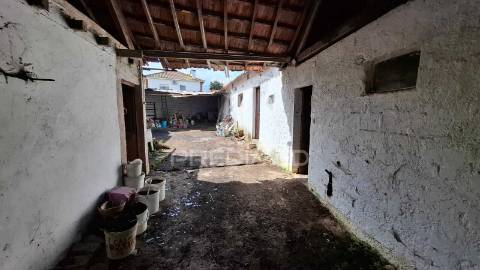 Moradia t2 em arneiro das milhariças, santarém.