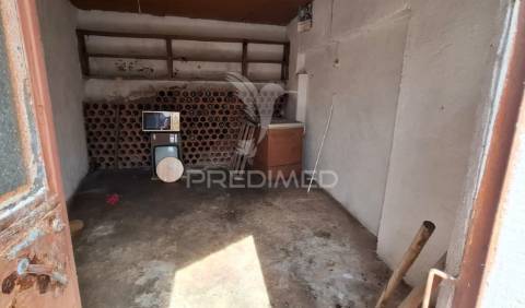 Moradia t2 em arneiro das milhariças, santarém.