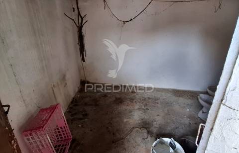 Moradia t2 em arneiro das milhariças, santarém.