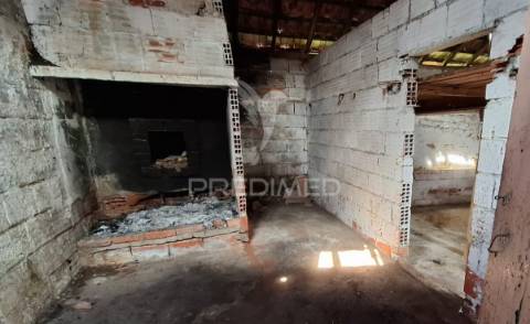 Moradia t2 em arneiro das milhariças, santarém.