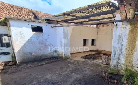 Moradia t2 em arneiro das milhariças, santarém.