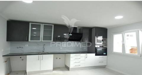 Moradia t3 - 4 assoalhadas- remodelada -setúbal.