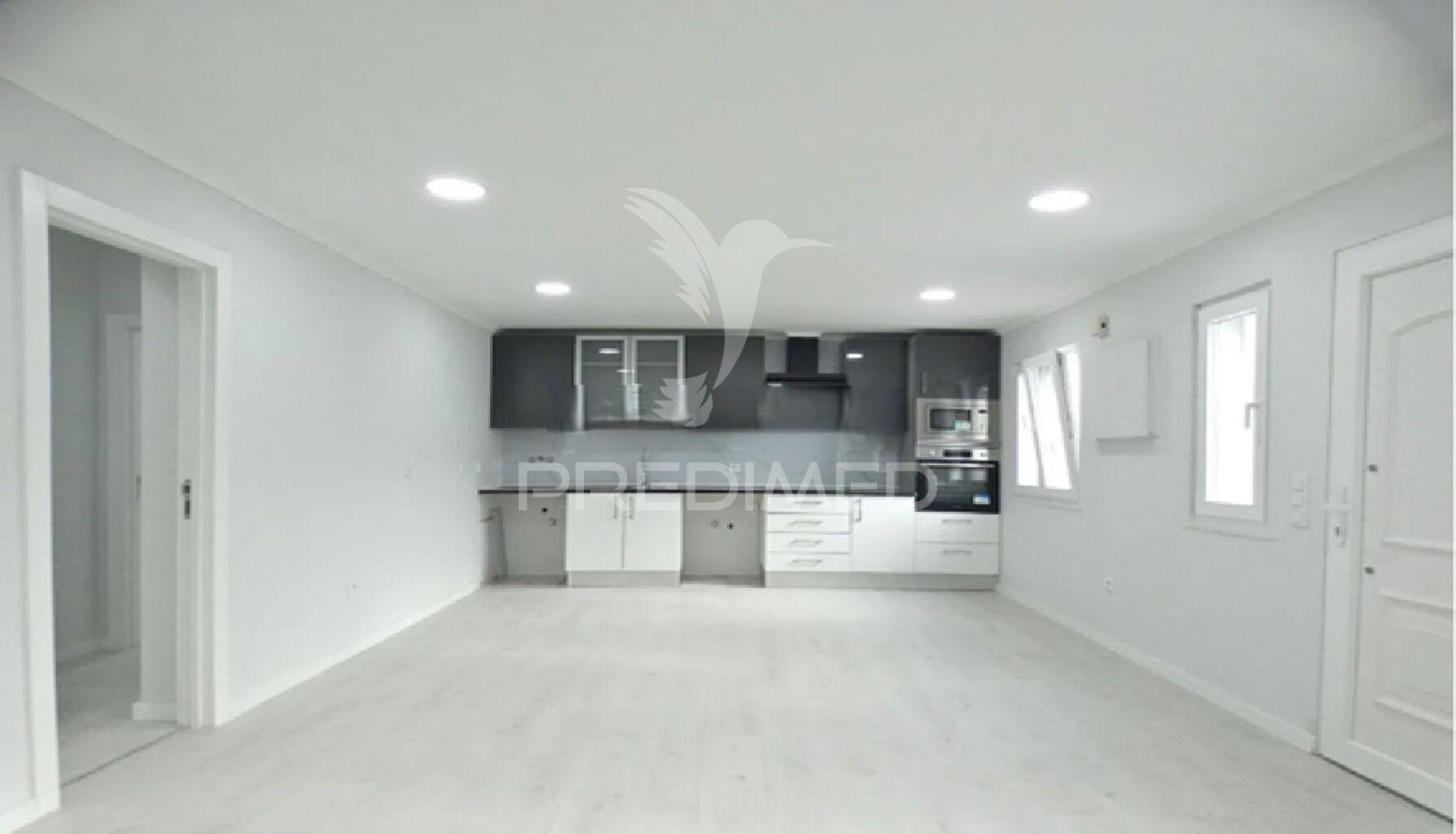 Moradia t3 - 4 assoalhadas- remodelada -setúbal.