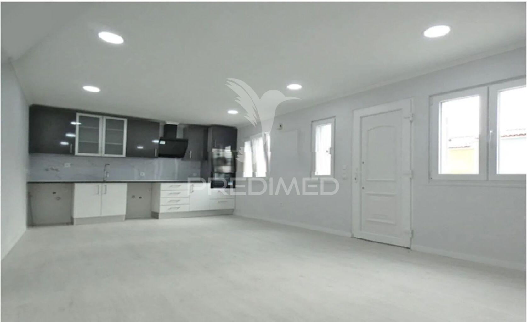 Moradia t3 - 4 assoalhadas- remodelada -setúbal.