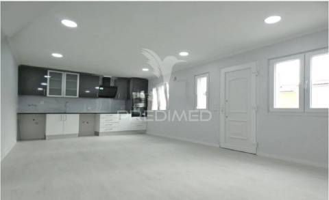 Moradia t3 - 4 assoalhadas- remodelada -setúbal.