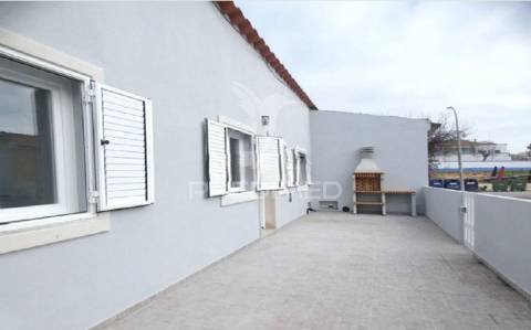 Moradia t3 - 4 assoalhadas- remodelada -setúbal.