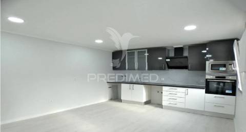 Moradia t3 - 4 assoalhadas- remodelada -setúbal.