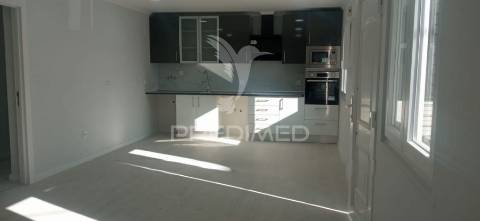 Moradia t3 - 4 assoalhadas- remodelada -setúbal.