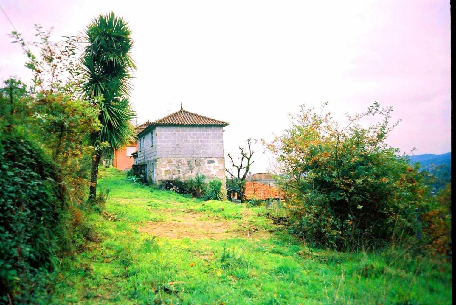Moradia  em pedra para reconstruir