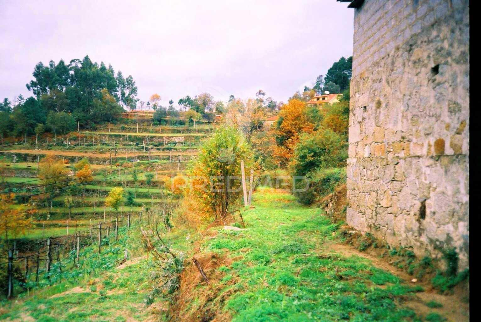 Moradia  em pedra para reconstruir
